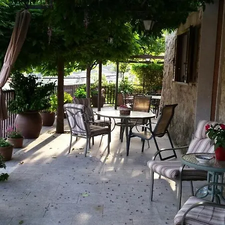 Glicinias Del Jerte Holiday home Casas del Castanar