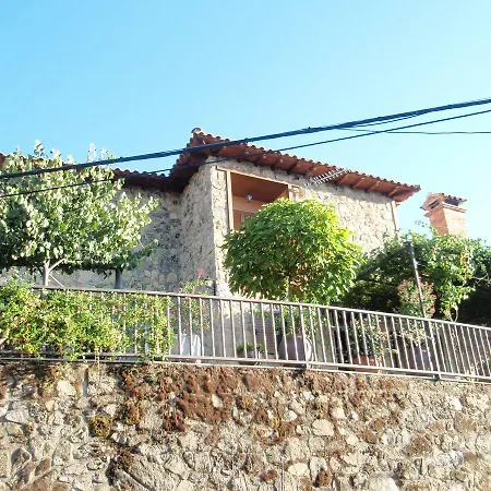 Glicinias Del Jerte * Casas del Castanar