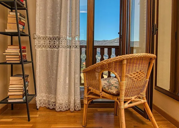 Glicinias Del Jerte * Casas del Castañar