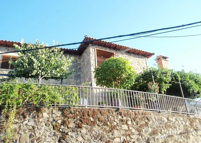 Glicinias Del Jerte * Casas del Castañar